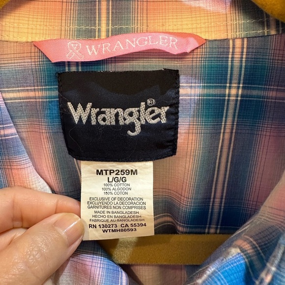 Wrangler Blue and Pink Plaid Shirt Size L Breast Cancer Awareness - Picture 3 of 4